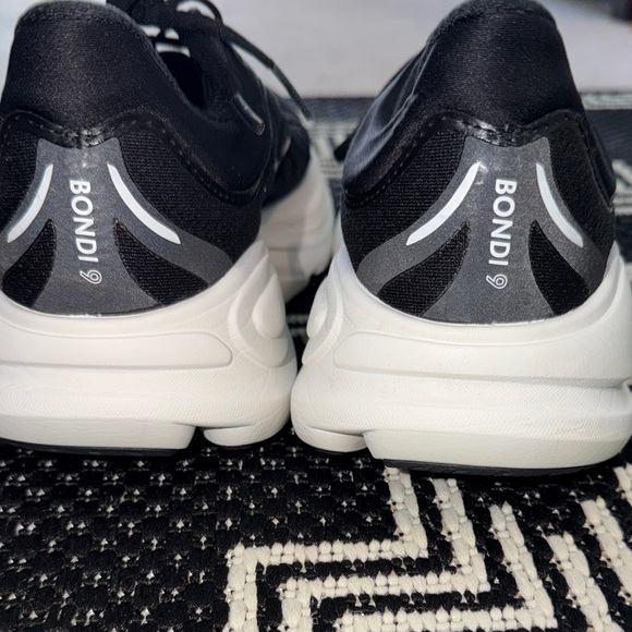 HOKA Black and White Running Shoes Bondi 9, Women’s 8.5B EUC - Picture 2 of 11
